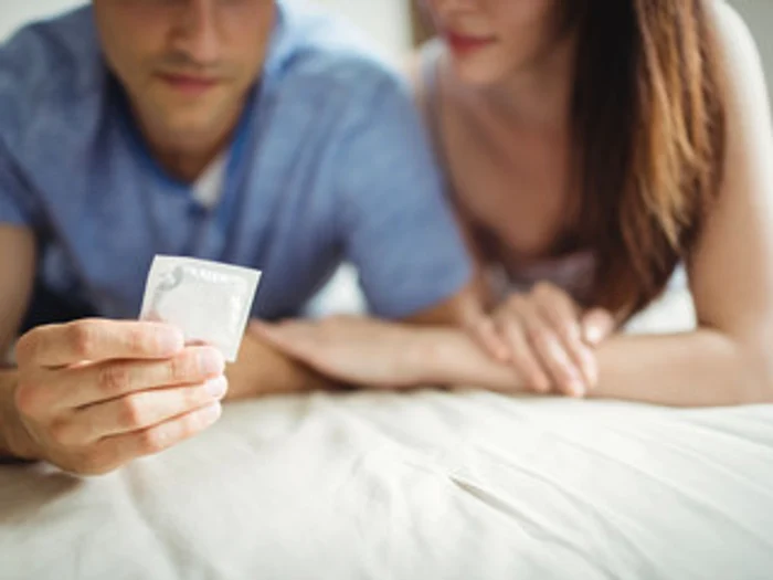 Cele mai multe persoane pot contacta infecţia herpetică prin contact cu o persoană care nu ştie că este purtătoarefoto: 123RF