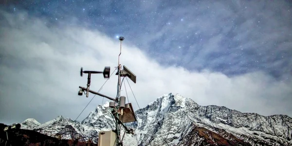 statie meteo everest FOTO via National Geographic