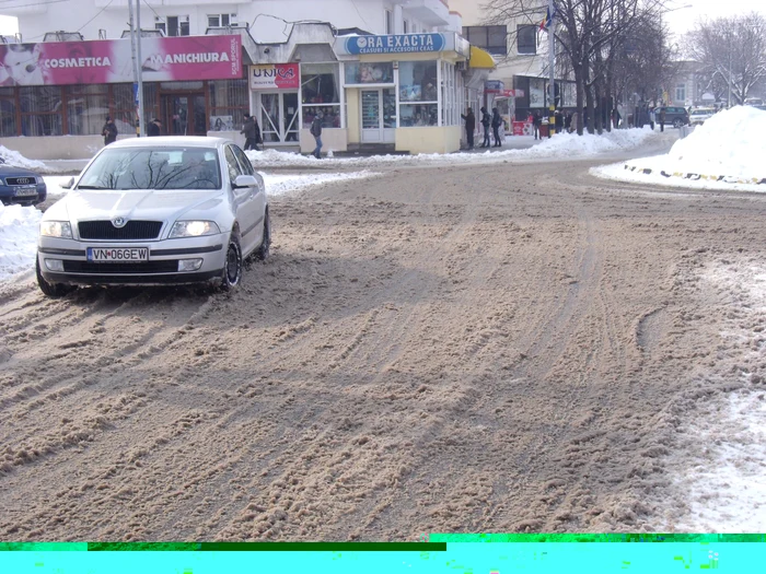 Mai durează mult până străzile vor fi aduse la negru