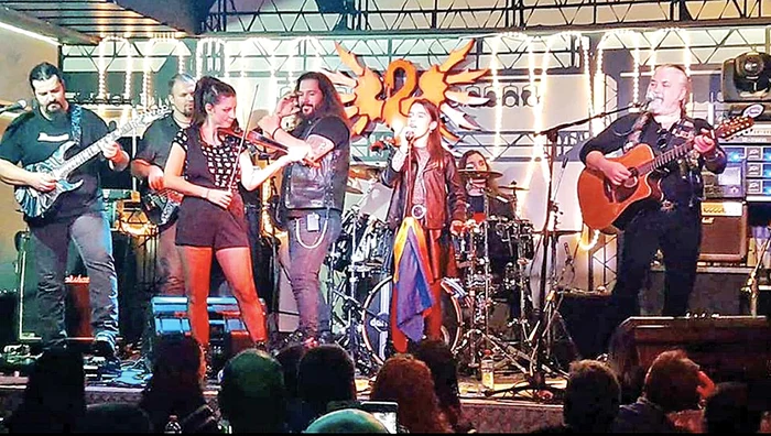 Puştoaica are mare  succes pe scenă