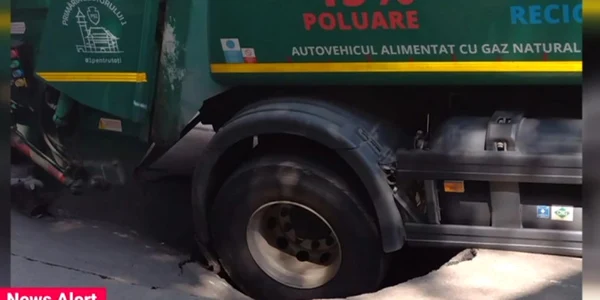 maşină de salubrizare blocată in asfalt Bucuresti