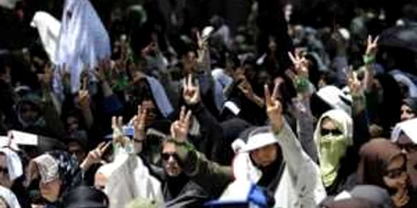 150 de răniţi în confruntările de la Teheran