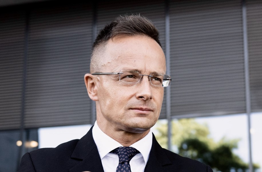 Madžarski zunanji minister kritiziral sporazum med EU in ZDA ter zahteval zamenjavo vodstva Evropske komisije