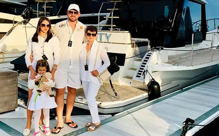 Dragoș Sprînceană alături de familia lui. Sursă foto: Tribuna.us