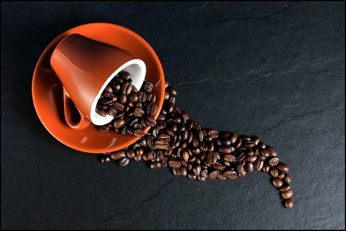 Iaurtul, eficient pentru curățarea petelor de cafea / foto: Pixabay