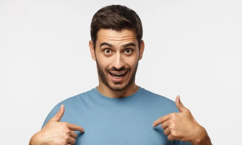 barbat vorbeste singur jpg