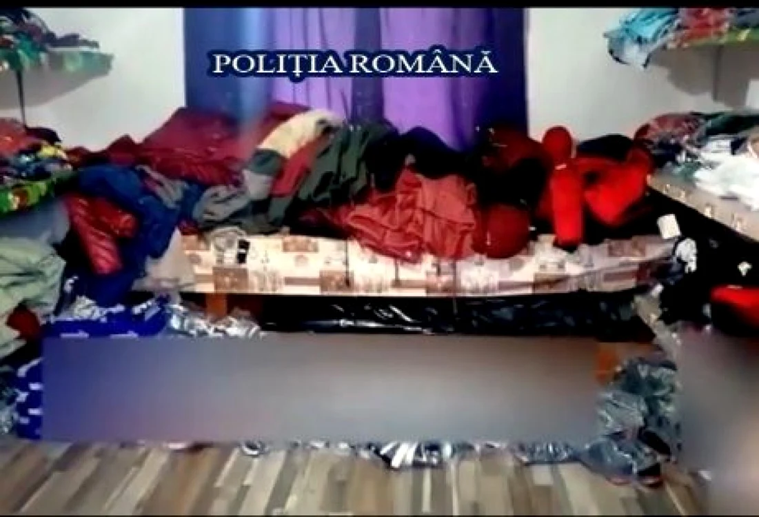 Hainele au fost confiscate de poliţişti. Foto captură video