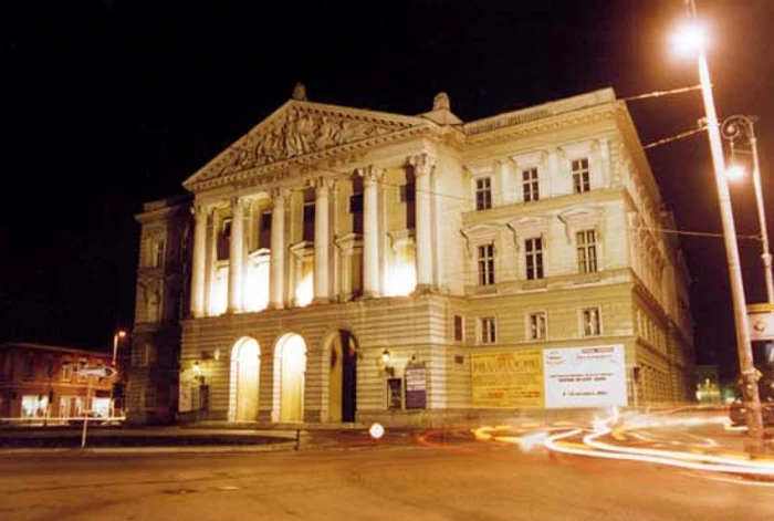 Teatrul "Ion Slavici" din Arad