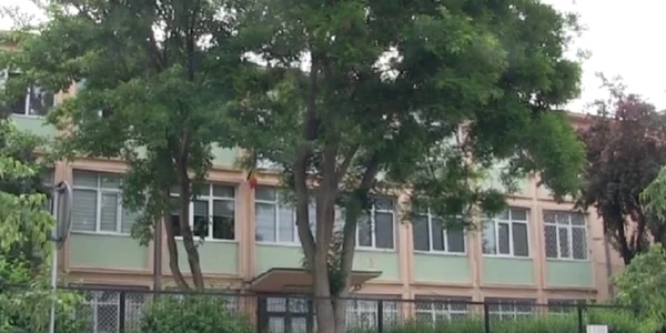 Poliția a fost chemată la o școală din Constanța în urma scandalului făcut de un elevi de cls. a treia. FOTO A3