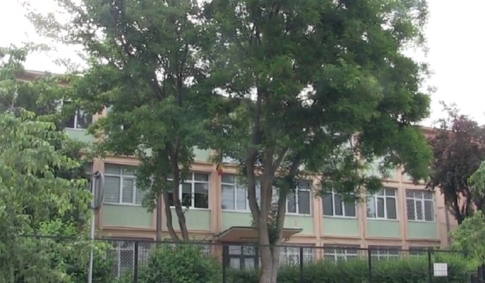 Elev de clasa a treia agreseaza colegi și învățătoare la școală din Constanța Elev de clasa a treia agreseaza colegi și învățătoare la școală din Constanța