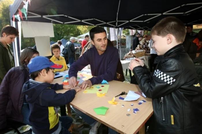 Braşov: Curs de origami, în aer liber / FOTOGALERIE