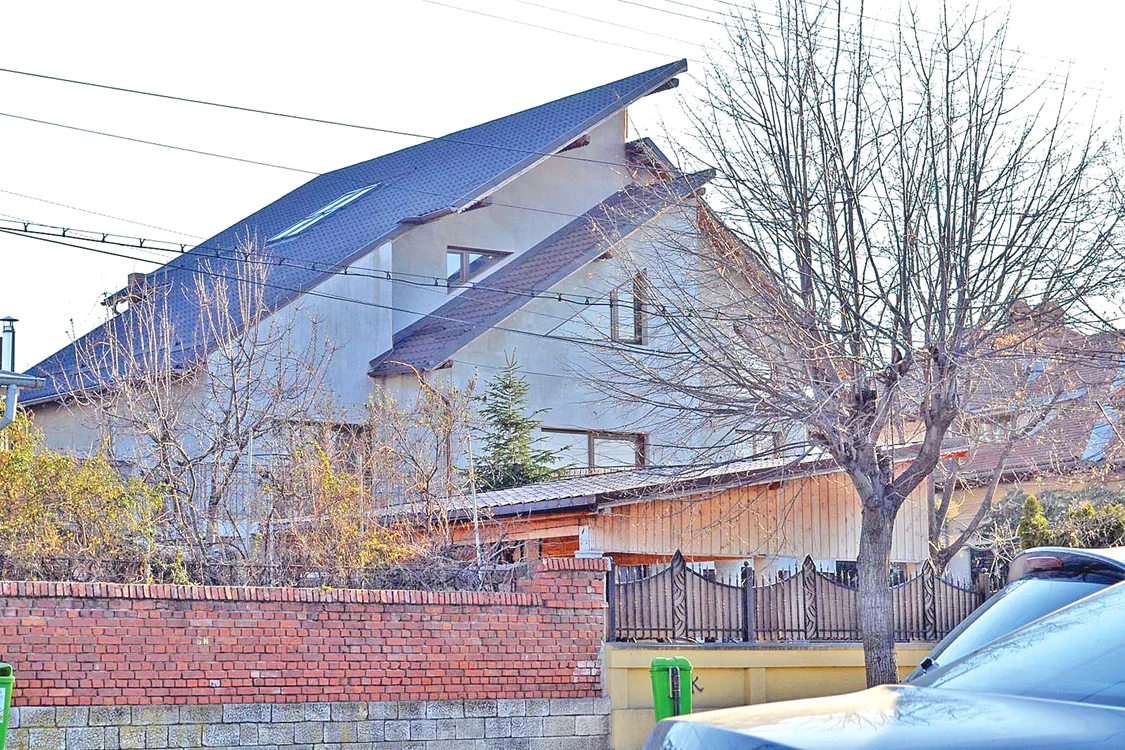 Familia Doroftei a părăsit ditamai vila din Ploieşti şi a plecat în Canada