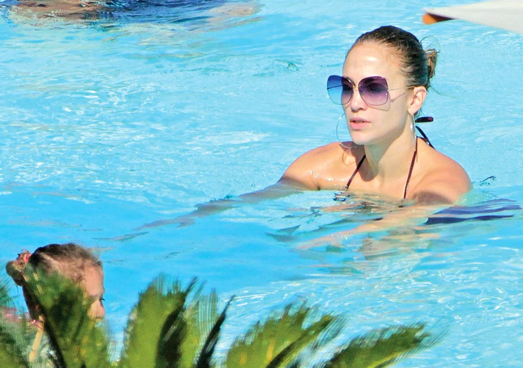 
    Rio de Janeiro, Brazilia. Jennifer Lopez, cântăreaţă, 42 de ani (Fotografii: guliver/splashnews)  