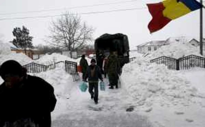 Intervenţia Brigăzii 10 Geniu în zonele sinistrate. FOTO: NICOLETA BUTNARU