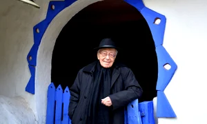 Prin Muzeul Domnului Gusti jpeg
