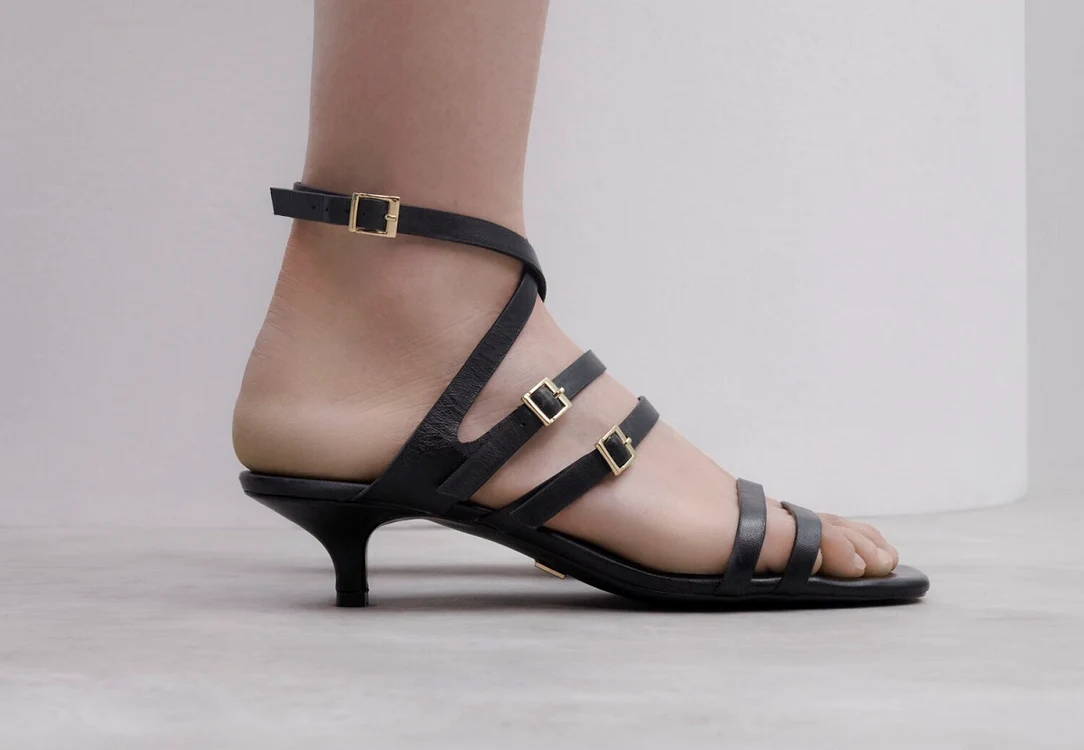 Sandalele și papucii din piele naturală – de ce să ai astfel de piese în dressing?