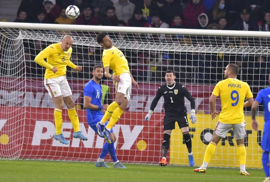 Apărarea României a fost depășită de multe ori de greci (FOTO: Sportpictures)