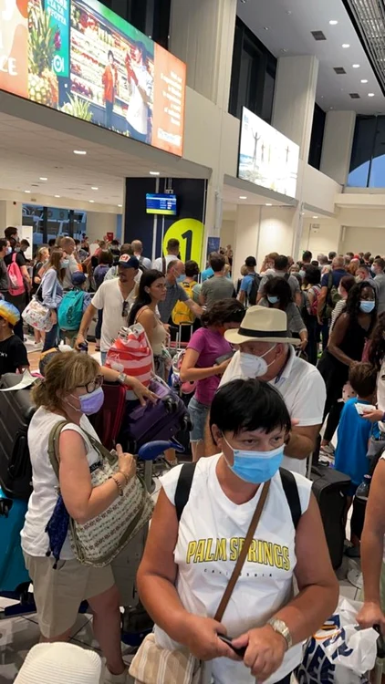 Prezentatoarea Prima TV a fost în Rodos cu soțul și fetița lor