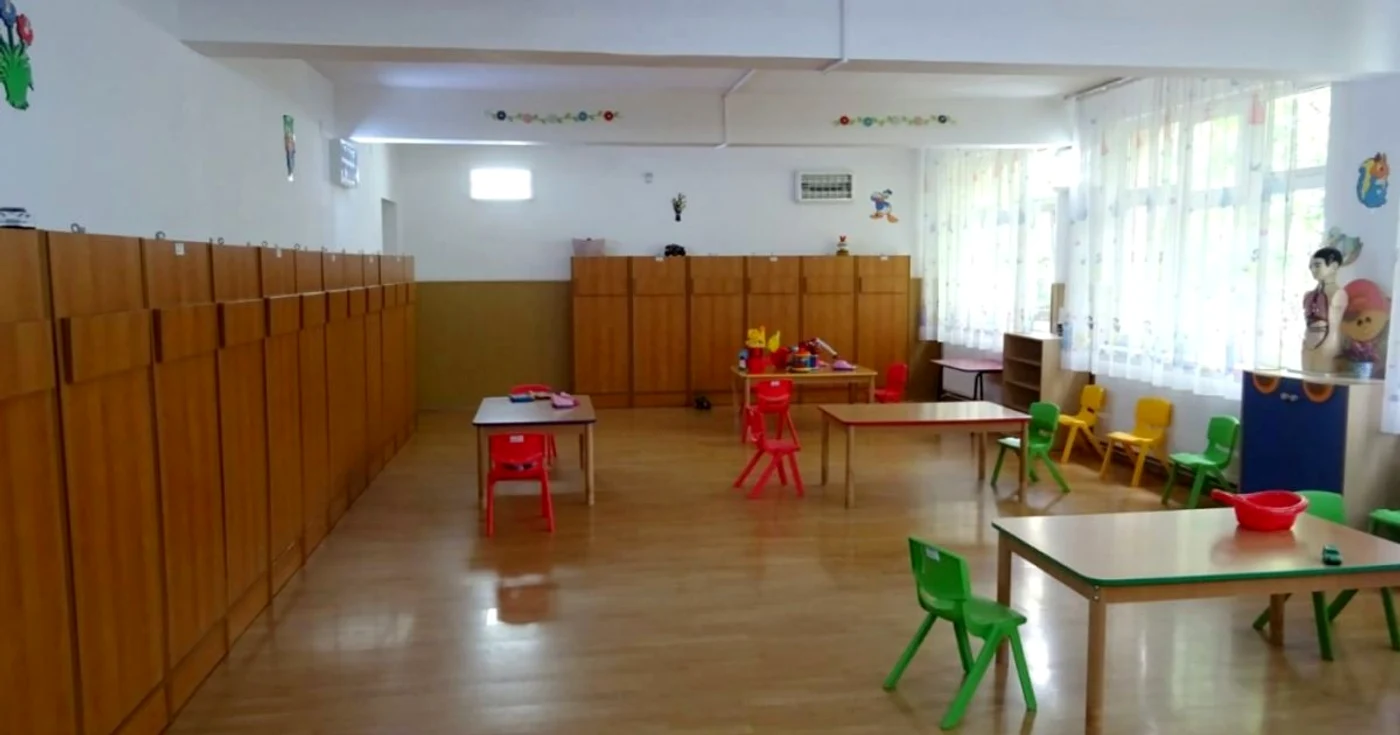 În Râmnicu Vâlcea s-a decis redeschiderea creşelor deşi incidenţa de infectare cu SARS - CoV-2 se apropie de 4 la mia de locuitori; Foto Adevărul