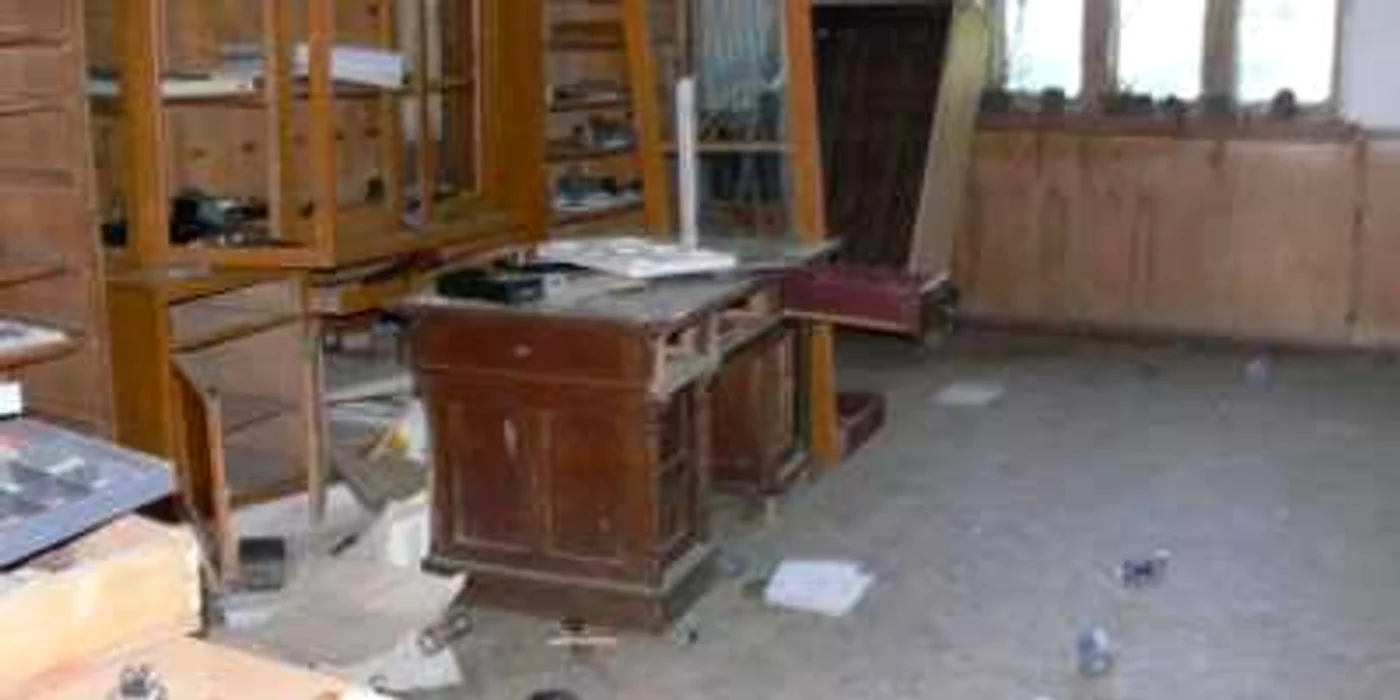 Mii de copii încep şcoala în clădiri unde nu există toalete şi apă