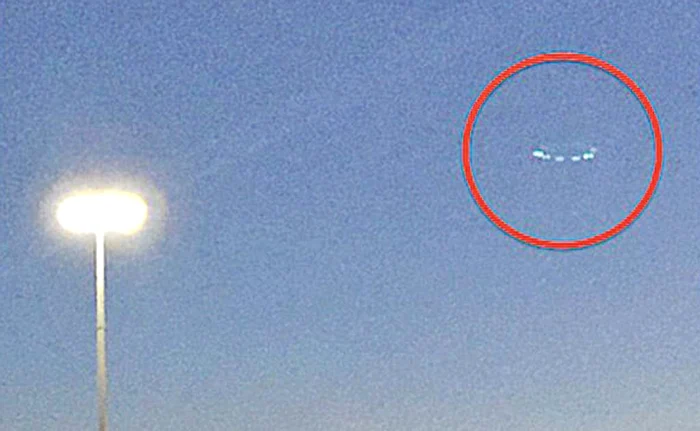 
    Iată imaginea cu aeronava  neobişnuită survolând  metropola americană  