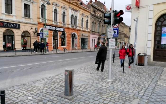 O femeie a fost plimbată cu forţa pe străzile din Braşov FOTO Ioan Buciumar