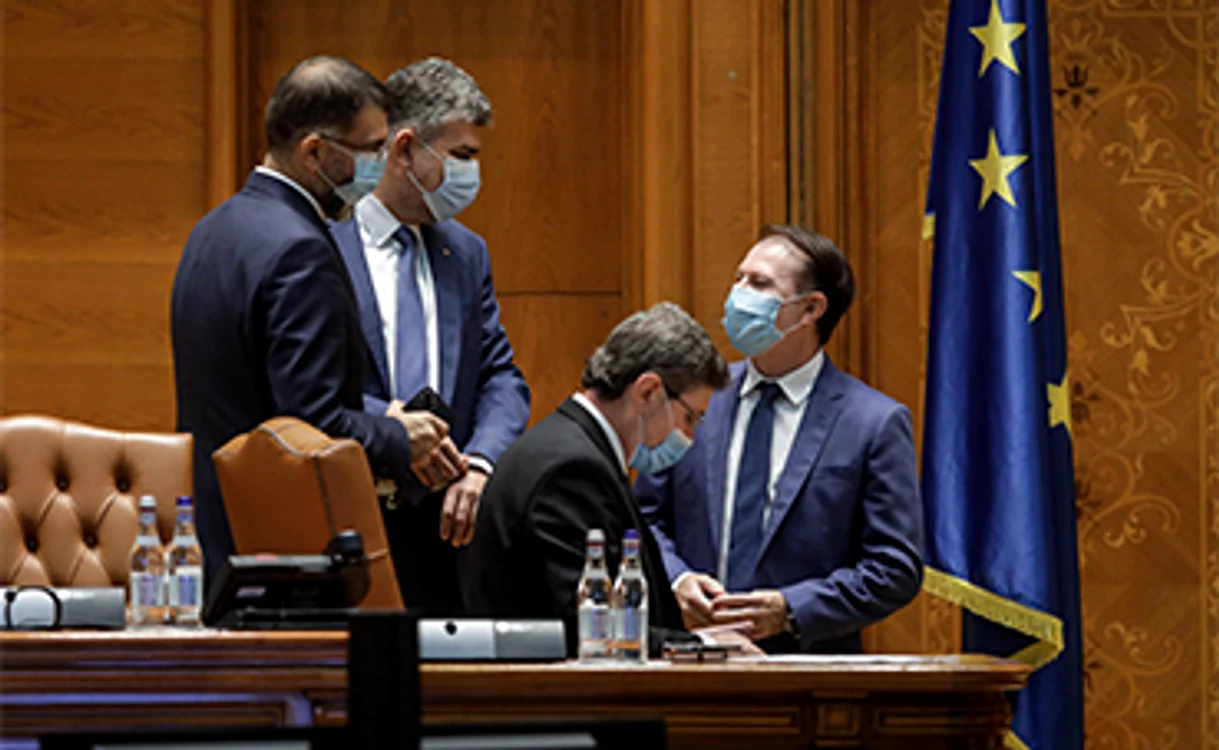 
    Sulurile cu hârtie igienică au zburat în toate părţileFoto: Inquam Photos  