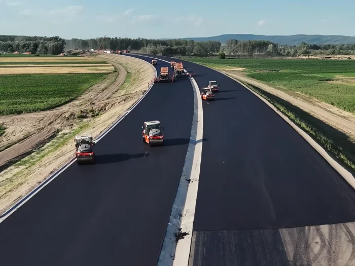 VIDEO Progres major pe șantierul unui lot important din Autostrada Moldovei. Speranțe că ar putea fi finalizat în 2025