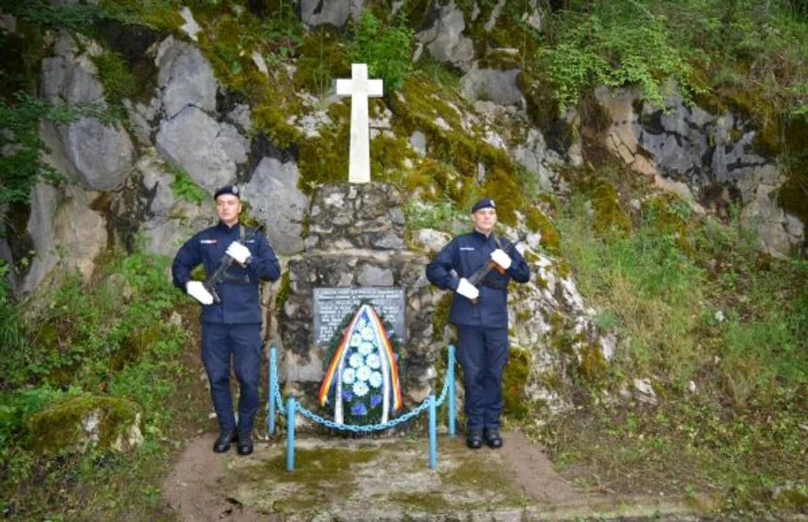 Monumentul ridicat în cinstea jandarmului erou FOTO IJJCS