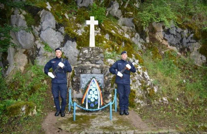 Monumentul ridicat în cinstea jandarmului erou FOTO IJJCS
