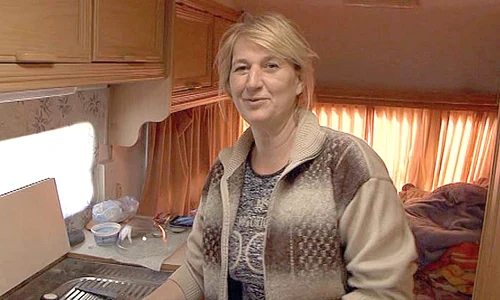 Ionela face mâncare şi la aragaz, şi la grătar jpeg