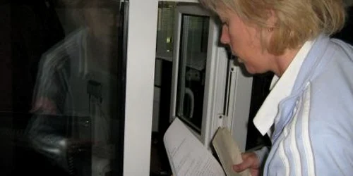 Cei care plătesc integral taxele beneficiază de o reducere-imagine arhivă Adevărul