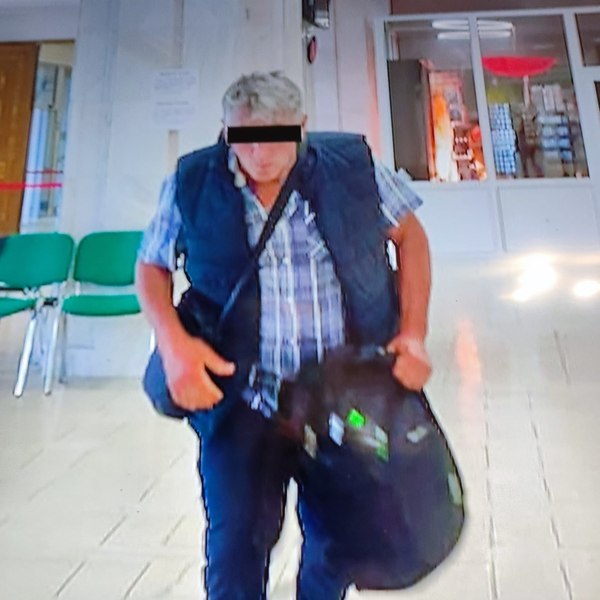 Incendiu în Parlamentul României. Un bărbat a aruncat cu benzină. Atacatorul este căutat de Poliție, iar clădirea a fost închisă