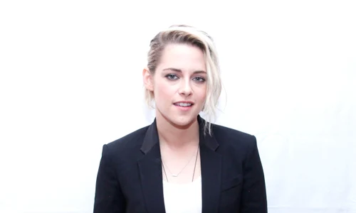 Kristen Stewart, en conférence de presse pour le film "Café Society" à New York jpeg