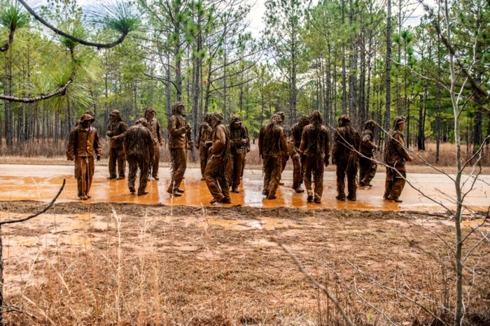 O femeie a absolvit în premieră un curs intensiv pentru lunetişti al armatei SUA FOTO U.S. Army/Patrick A. Albright