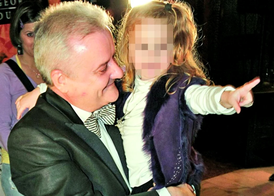 
    Irinel s-a perpelit de dorul fetiţei cât timp ea a locuit împreună cu Moni, în America.  