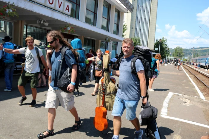 Turişti cehi în Gara din Orşova FOTO Alexandra Georgescu