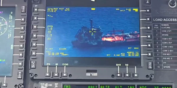 Incendiul de pe nava Gas Lisbon, monitorizat cu un elicopter al MAI