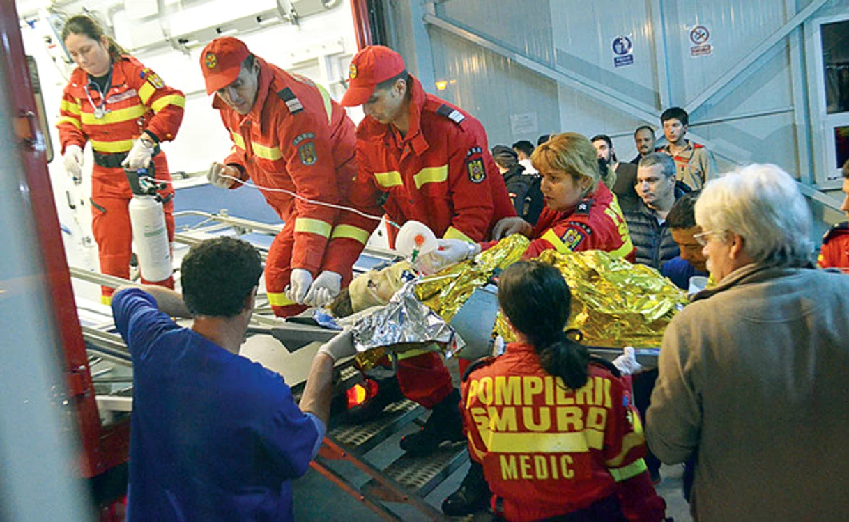 63 de persoane au pierit în tragedia de la Clubul Colectiv