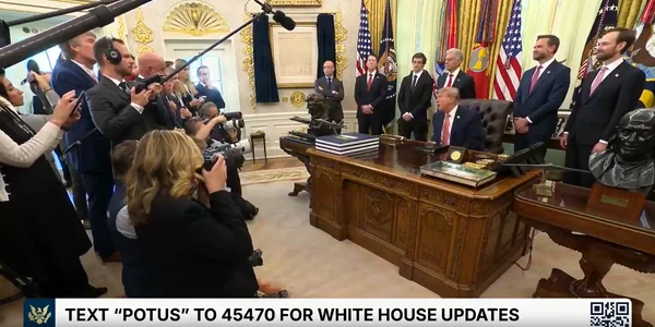 donald trump intreaba un jurnalist la casa alba daca este bolnav  