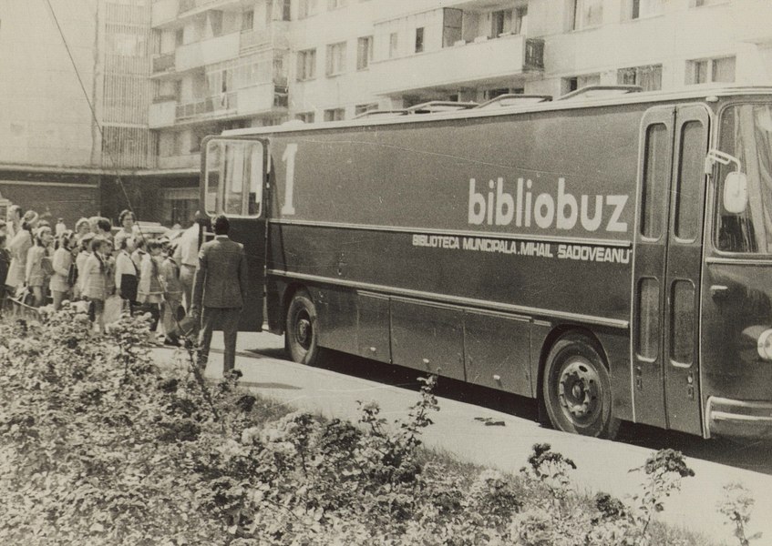 Povești din bibliobuz, biblioteca pe roți a României comuniste: „Am împrumutat și citit, pe nerăsuflate, «Legendele Olimpului», «Iliada», «Odiseea», «Eneida»“