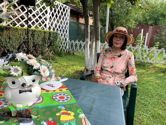 Marina Voica, în curtea casei sale de la Breazafoto: Facebook / Irina Păcurariu