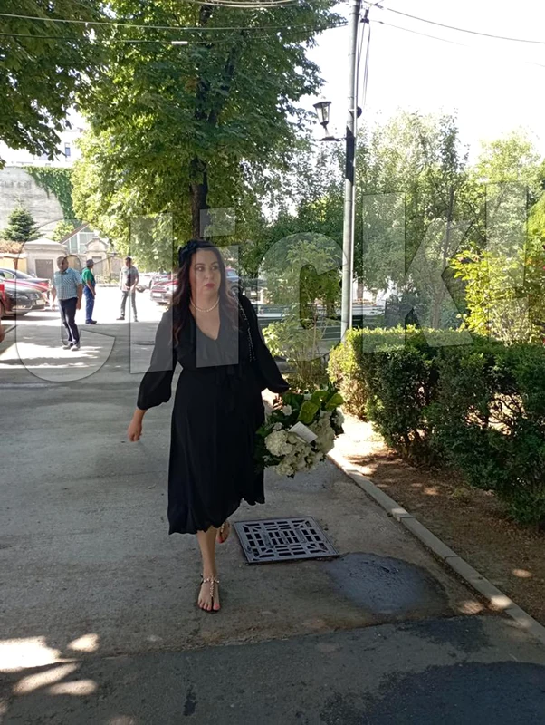 Oana Roman a venit la Stephan Pelger la comemorare ]ntr-o rochie neagră, vaporosă Sursa: Click!