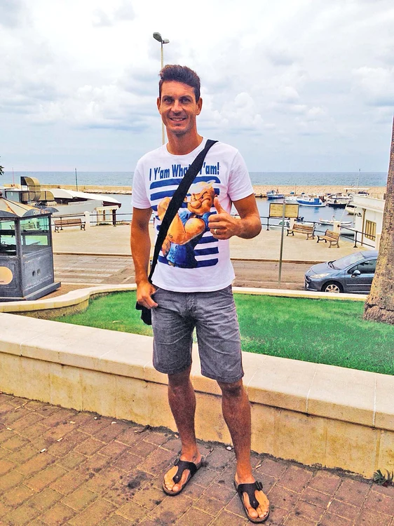 Românul locuieşte  aproape de plajă