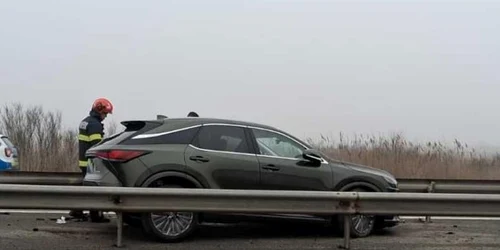 masina între glisiere accident A1 Foto ISU Argeş jpg