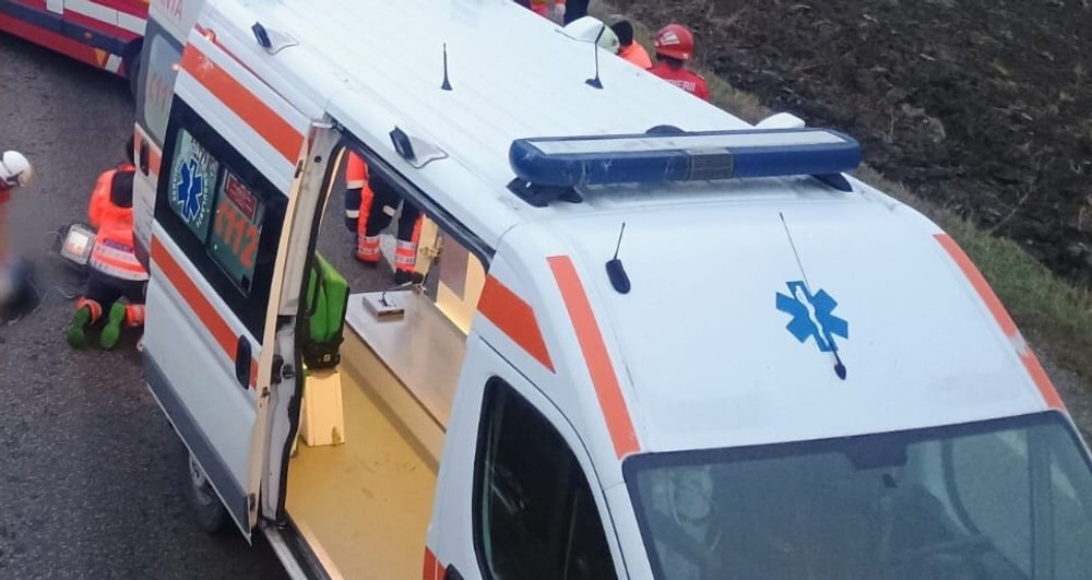 Grav accident la Iași între un microbuz școlar și un autoturism. A fost activat Planul Roșu de Intervenție