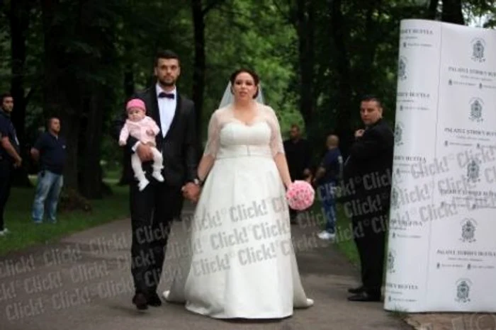 
    Oana Roman la nuntă  