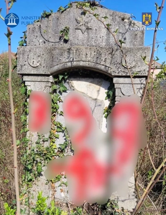 Minori cercetaţi după ce au vandalizat monumente din cimitirul evreiesc. FOTO: Poliţia Română