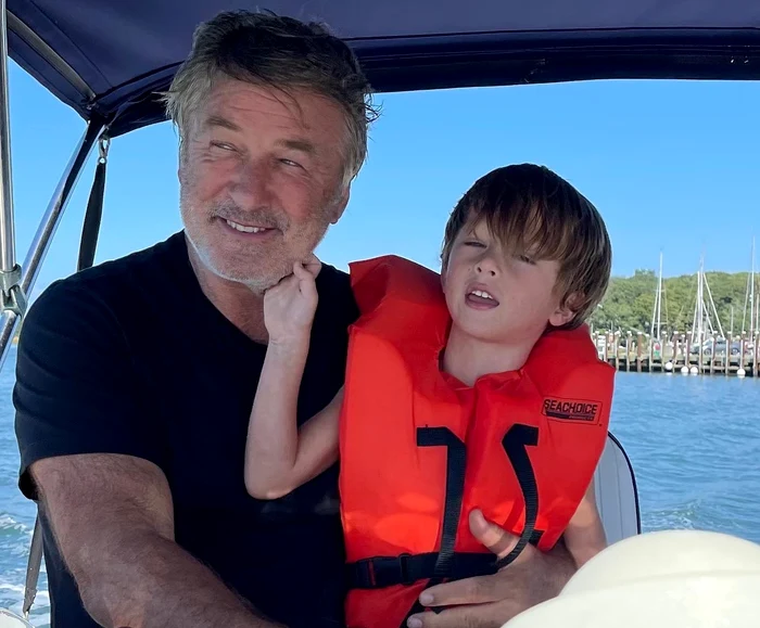 
    Alec Baldwin l-a plimbat cu barca pe fiul lui de 6 ani, Rafaelfoto: Instagram  