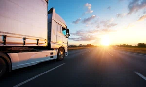 Sistem de tarifare TollRo. Camion pe drum - autostrada - tarife rutiere FOTO Shutterstock